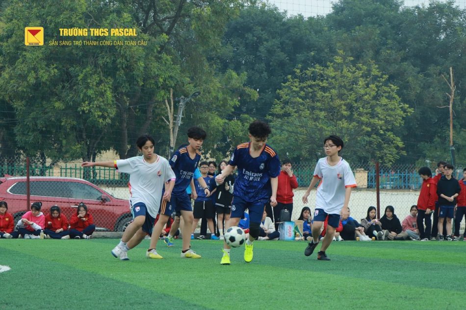 Lượt trận 1️ ⚽ 9C – 9D: Thế trận một chiều