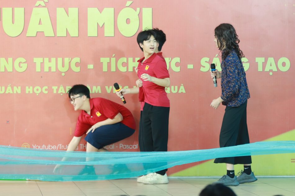 CHÀO TUẦN MỚI 05/5 – KHEN THƯỞNG HS TIÊU BIỂU, TIẾN BỘ THÁNG 4