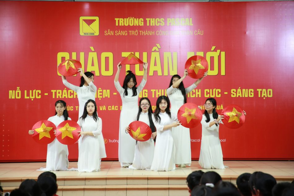 CHÀO TUẦN MỚI 25/8/2025 – CÙNG 9C SINH HOẠT THEO CHỦ ĐỀ “VIỆT NAM TỔ QUỐC TÔI YÊU”