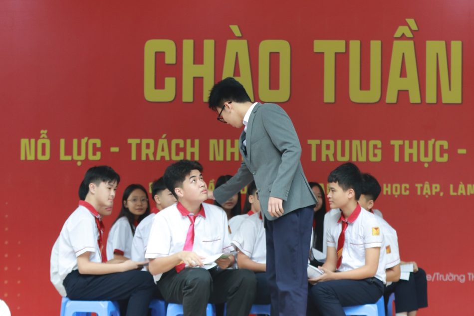 CHÀO TUẦN MỚI 17/11 – CÙNG 9B SINH HOẠT THEO CHỦ ĐỀ “THẦY CÔ TRONG EM”