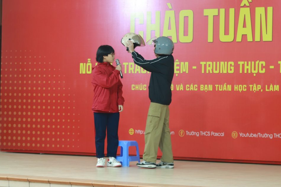 CHÀO TUẦN MỚI 01/12 – KHEN THƯỞNG HS TIÊU BIỂU/HS TIẾN BỘ NHIỀU NHẤT THÁNG 11/2025