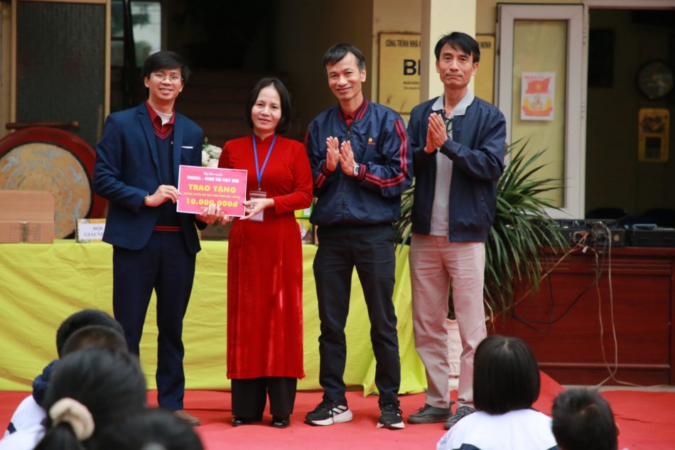 QUỸ THIỆN NGUYỆN PASCAL-MINH TRÍ TINY SUN THẮP SÁNG TÌNH BẠN TẠI TRƯỜNG CHUYÊN BIỆT BÌNH MINH ĐÔNG ANH