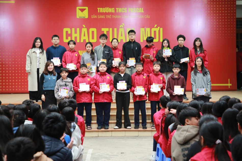 CHÀO TUẦN MỚI 05/01- KHEN THƯỞNG HỌC SINH TIÊU BIỂU, HỌC SINH TIẾN BỘ NHIỀU NHẤT THÁNG 12/2025