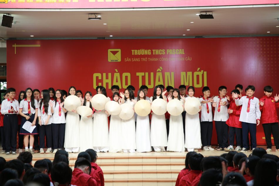 CHÀO TUẦN MỚI 16/3: CÙNG 8B SINH HOẠT THEO CHỦ ĐỀ “VIỆT NAM – MỘT MÁI NHÀ CHUNG”