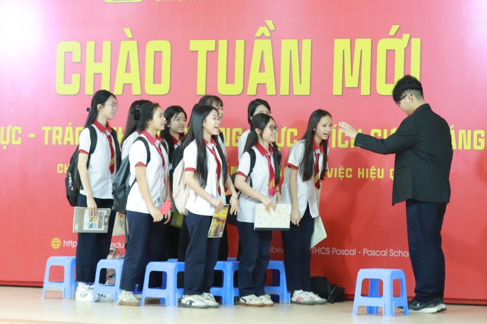 📹SINH HOẠT THEO CHỦ ĐỀ “THANH XUÂN – CHÚNG MÌNH CÓ NHAU” – LỚP 9D
